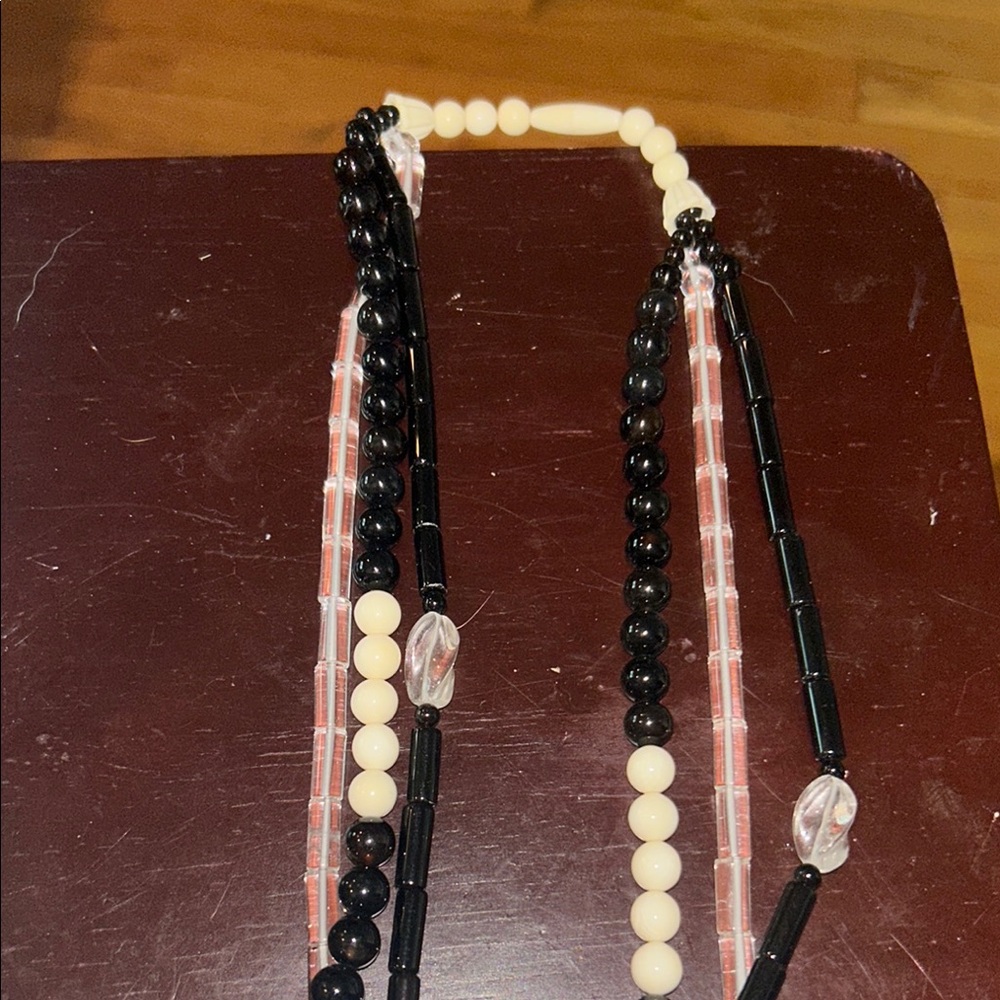 Elegant Black and White Beaded Necklace - Picture 2 of 2